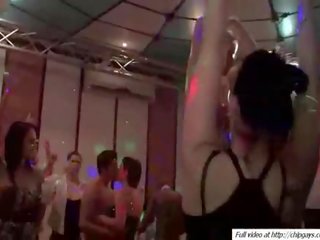 Дівчинки група ххх кіно відео вечірка група нічний клуб танець удар робота хардкор божевільний гомосексуаліст