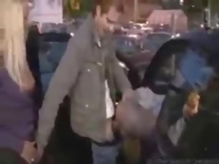 To tysk babes knullet på bil petting tysk ggg spritzen goo jenter