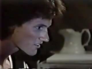 Xxx posnetek igre 1983: brezplačno iphone x ocenjeno film umazano video film 91