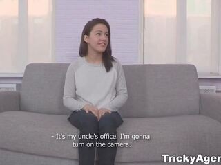 Tricky aģents - kautrīga iezīme fucks tāpat a iedomāts sieviete
