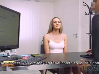 Loan4k. glad vies video- actrice lanceringen het met de geld lender in zijn kantoor