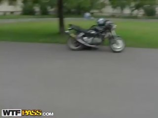Amateur anal baise sur une bike