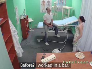 Md fucks νοσοκόμα και καθάρισμα εραστής σε απομίμηση νοσοκομείο