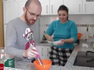 Teamwork: she cooks and he fucks her. Homemade amateur spycam with my gf RAF100