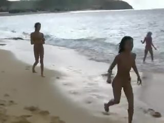 Amia і tanner frolicking публічний пляж