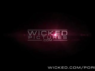 Wicked - batman fucks kleio valentien as harley quinn